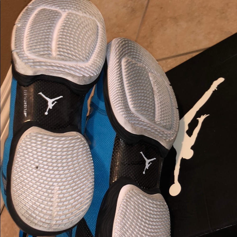 Worn gently on inside court Air Jordan - Picture 4 of 5